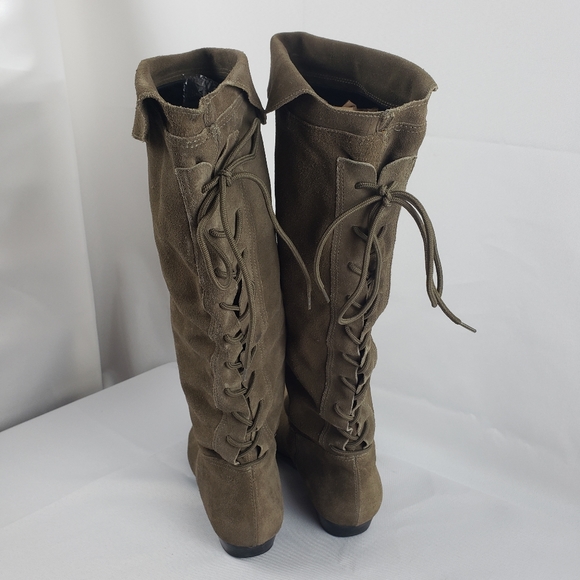 Brown Aldo Knee high, laces up the back, low heeled boots sz 5 - Picture 5 of 9